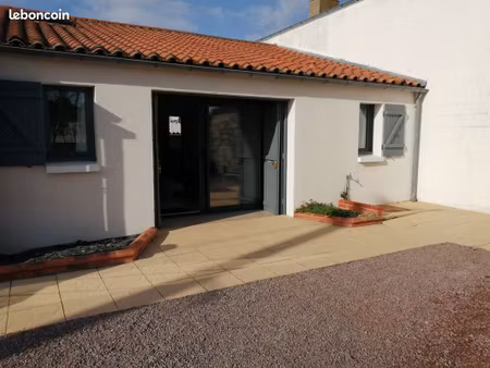 au coeur de la tranche sur mer charmante maison à louer à l'année