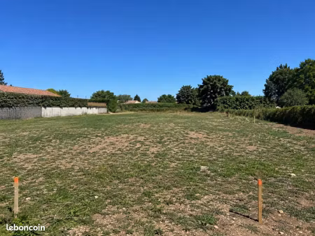 terrain 310 m² surgeres