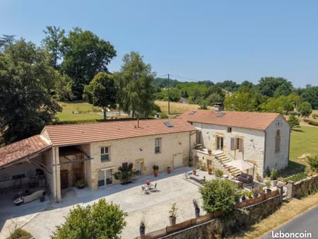 maison 7 pièces 220 m²
