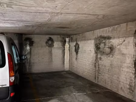 parking 14 m² paris