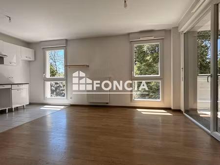 exclusivite foncia proximité chézine : beau t3 de 64 68 m2 avec très grand balcon  local v