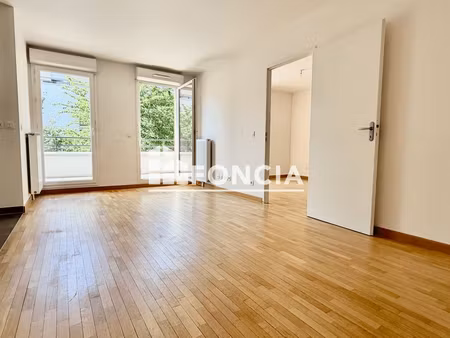 appartement 2 pièces rénové avec terrasse de 19 m² et parking en sous-sol  dans une réside