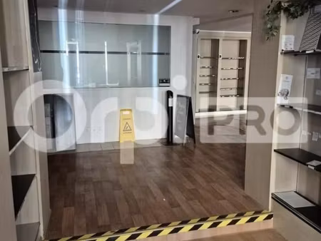 local commercial 79 m²