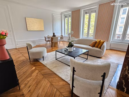 appartement . 4 pièces . 123 m²