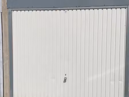 garage dans residence st césaire 30900