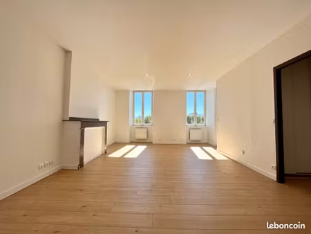t4 duplex climatisé très bon état
