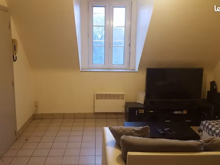 t2 à louer immeuble calme