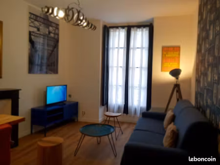 t2 meublé cœur de nantes 1er étage