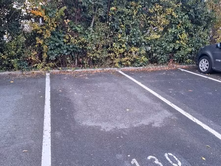 place parking extérieure