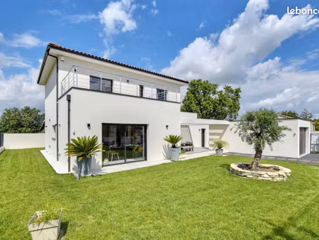 villa contemporaine avec vue