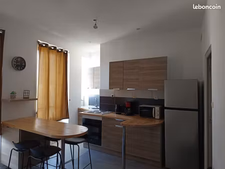 appartement lumineux second étage centre ville