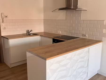 loue appartement f3 - 65 m² sur l'hôpital