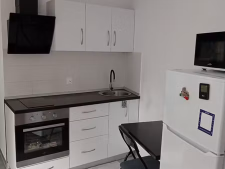 très grand studio situé à trith à 10 minutes à pieds de la mairie et 3 minutes de la gare