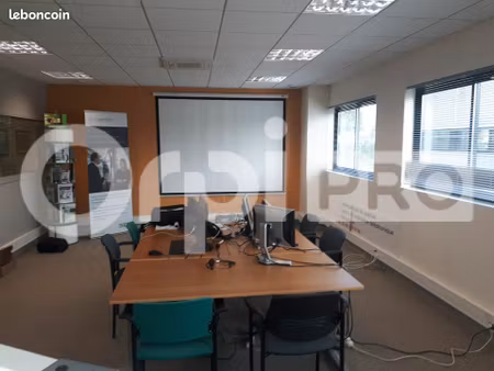 bureau 220 m²
