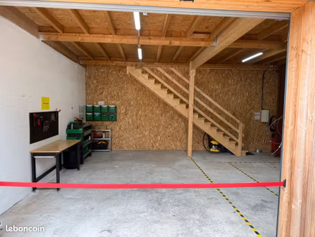bâtiment d’activité / dépôt / bureaux avec parking sécurisé