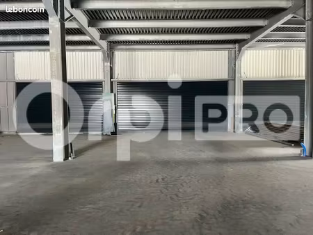 local commercial 797 m²