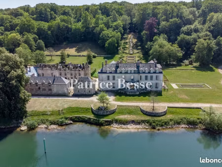 château 10 pièces 1 000 m²