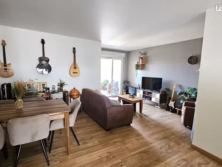 appartement f2 en excellent état avec terrasse et box