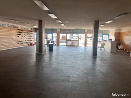 immeuble commercial / show-room de ~720 m² - emplacement stratégique avenue jean joxe ange