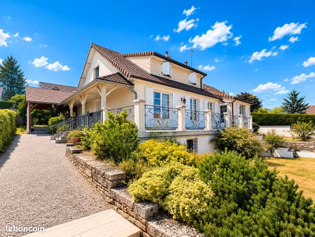 propriété 5 pièces 158 m²