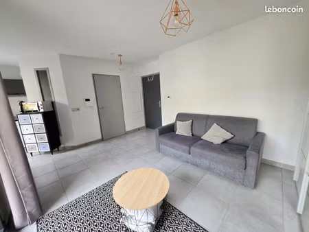 studio 1 pièce 28 m²