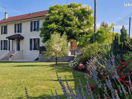 propriété 5 pièces 174 m²