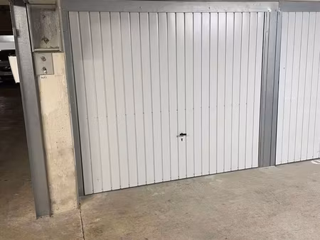 parking box fermé
