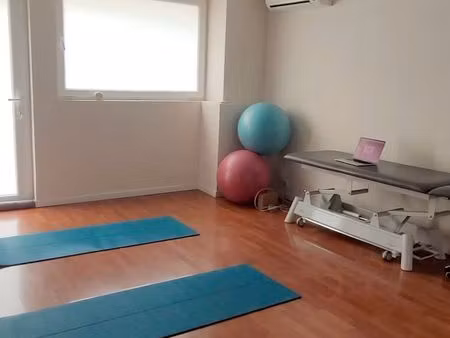 salle de soins spacieuse 20 m2 claire - calme - climatisée