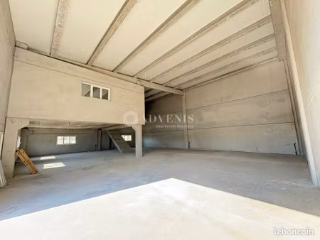 local d'activité 378 m²