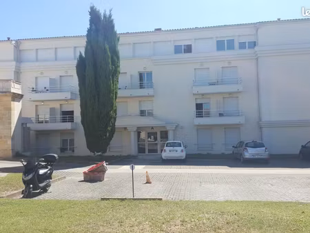 a pied de kedge et des commerces studio entierement meuble avec 3 couchages dans residence