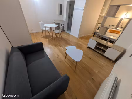 studio meublé rénové 28 m² - gare de pontoise - dernier étage