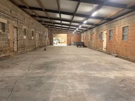 bâtiment / hangar de stockage