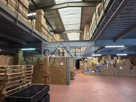 local bureaux 2 050 m²