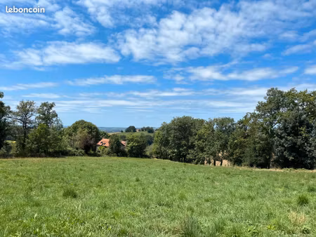 grand terrain constructible - 5000 m2 - vue dominante - borné et viabilisé - proche figeac