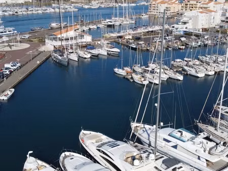 rare. murs commerciaux au cœur d’un pôle nautique majeur du littoral méditerranéen