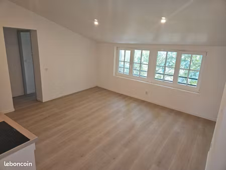 appartement t2 rénové à louer – centre-ville de saintes