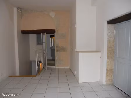 studio  de caractère equipé   centre auch  étudiant t1