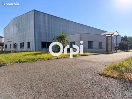 local logistique 1 486 m²