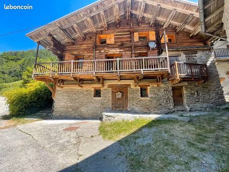chalet 6 pièces 150 m²