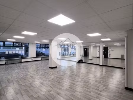 local commercial 128 m² pau