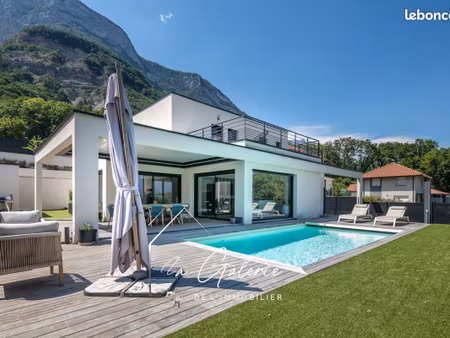 villa 5 pièces 163 m²