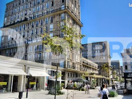 local commercial 151 m²