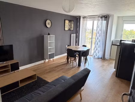 à louer – t2 meublé de 50 m² avec balcon  piscine et parking – secteur angoulême