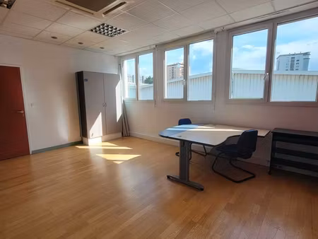 location bureau spacieux et lumineux - 27m²