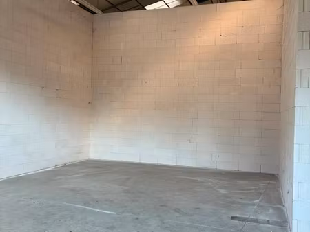 local commercial 100m2