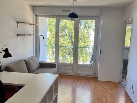 studio meublé avec balcon et parking  proche campus universitaire