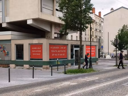 local commercial 215 m² – angle de rue – nancy