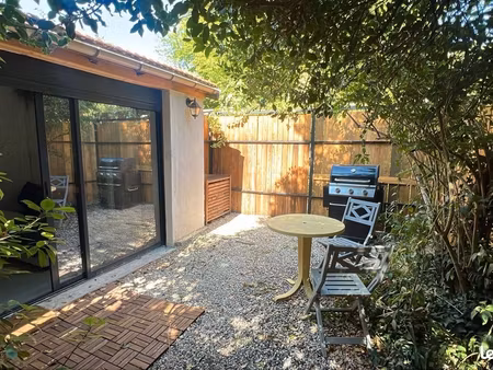 petite « maison / studio » neuve meublée avec jardin privatif