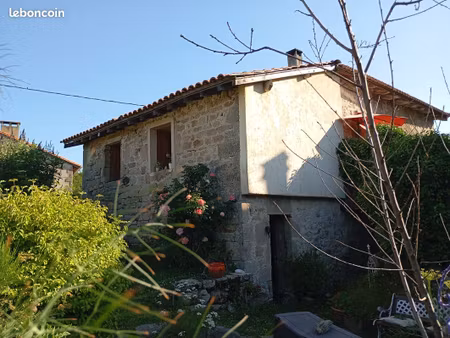 maison lotoise  de caractère  en pierres