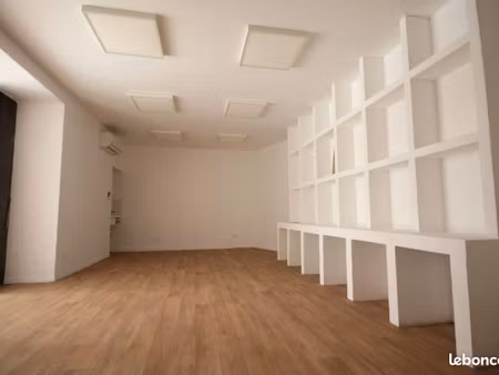 local professionnel 35m2-artère principale d'orange